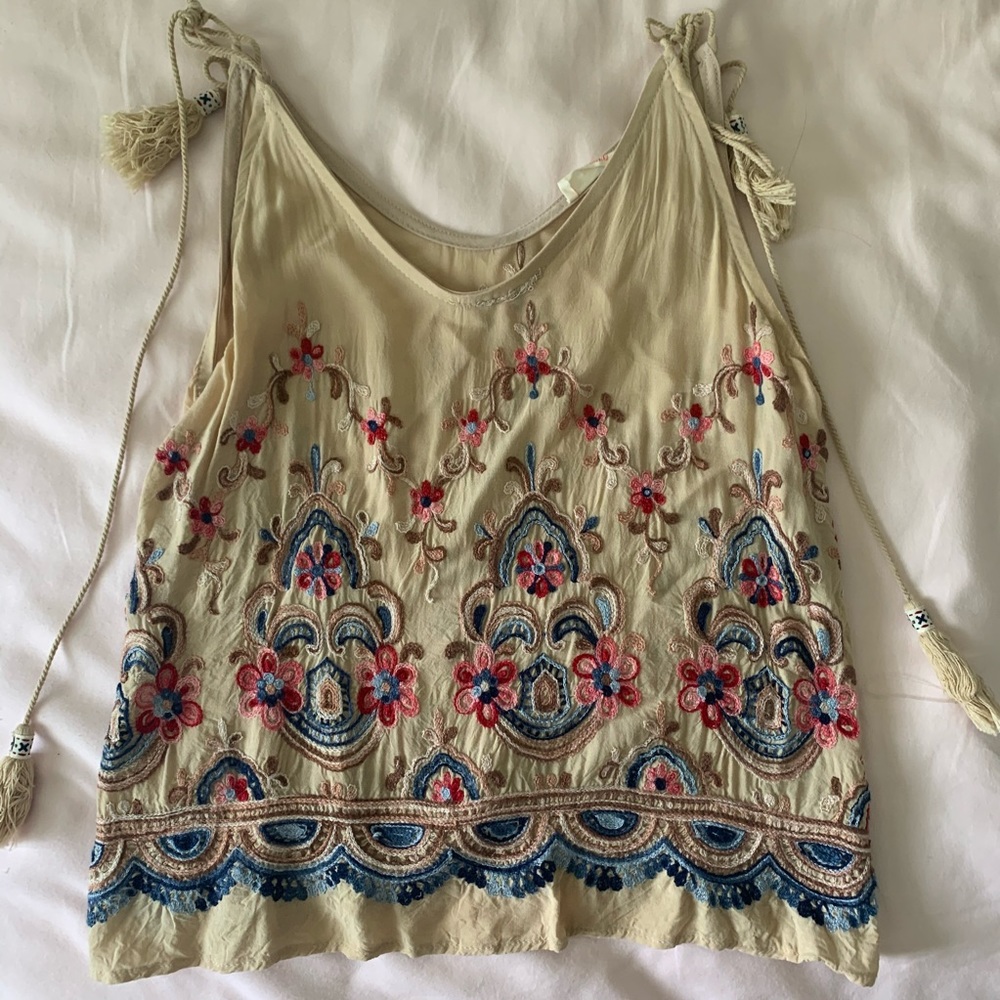 Boutique tank top with tie straps 💚🌿⭐️